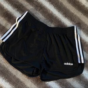 ADIDAS 3 stripe shorts🖤